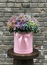 Цветочная композиция из Гипсофила и Розы в шляпной коробке в Лесколово