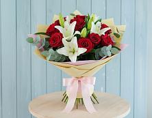 Букет цветов из:  Лилии и Розы в Лесколово