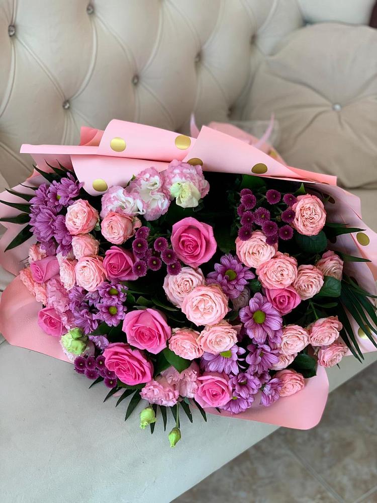 Букет цветов из: Хризантемы, Розы и Лизиантусы в Лесколово