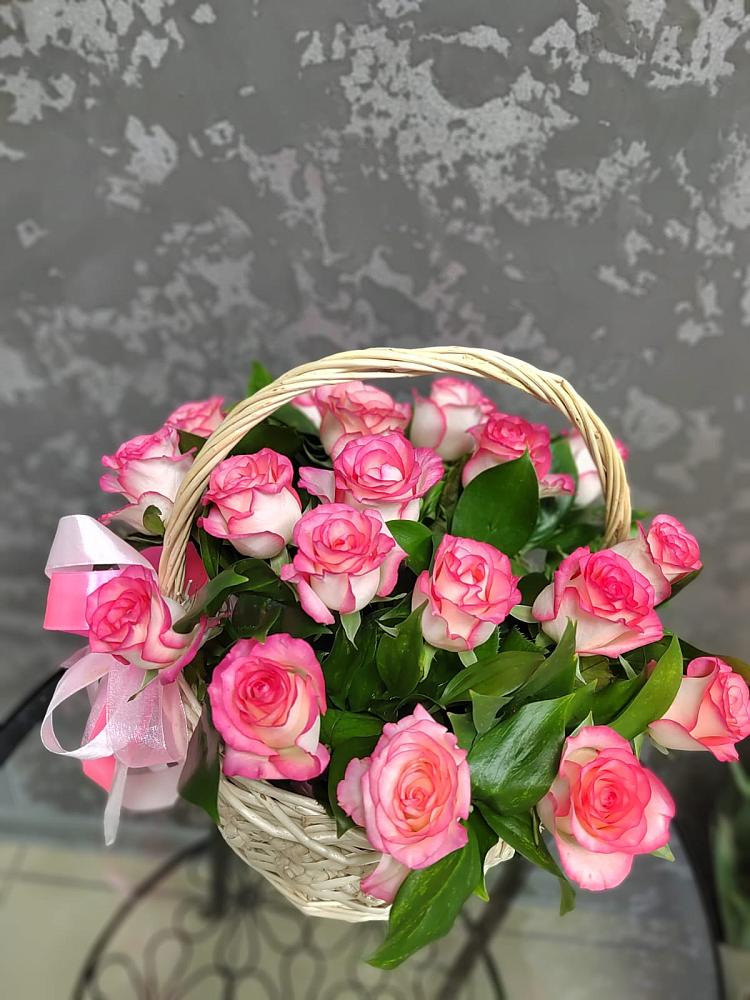 Цветочная композиция из Розы в корзине в Лесколово