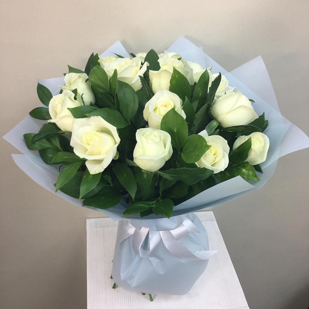 Букет 15 Белых роз Проуд в Лесколово