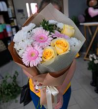 Букет цветов из:  Герберы, Розы и Хризантемы в Лесколово