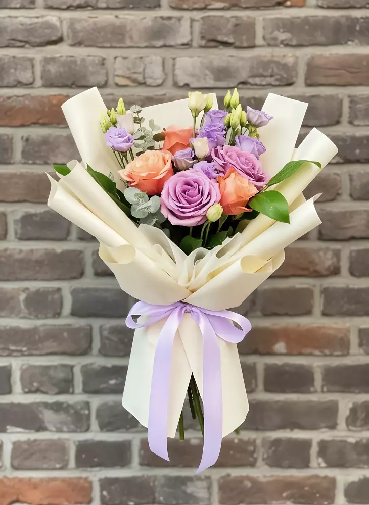 Букет цветов из: Лизиантусы и Розы в Лесколово