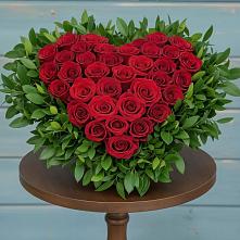 Цветочная композиция из Розы в виде сердца в Лесколово