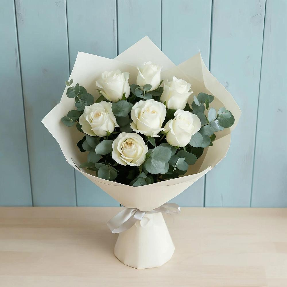 Букет Белые розы в Эвкалипте в Лесколово
