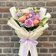 Букет цветов из:  Лизиантусы и Розы в Лесколово