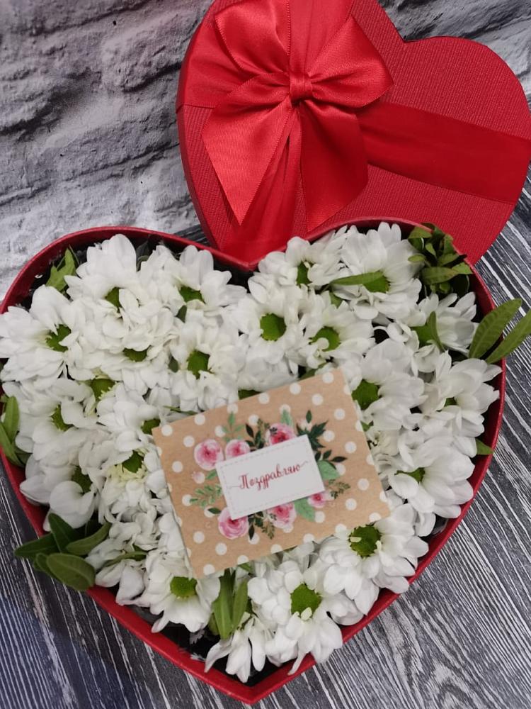 Цветочная композиция из Хризантемы в виде сердца в Лесколово