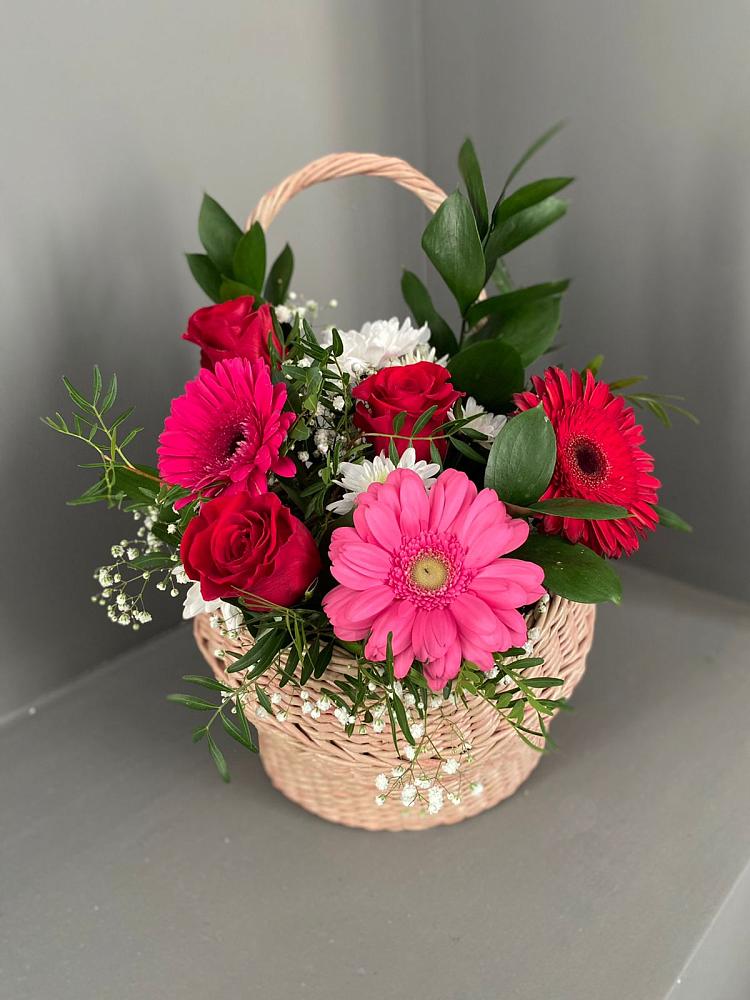 Цветочная композиция из Розы, Хризантемы и Герберы в корзине в Лесколово