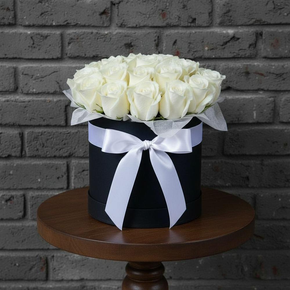 Цветочная композиция из Розы в шляпной коробке в Лесколово