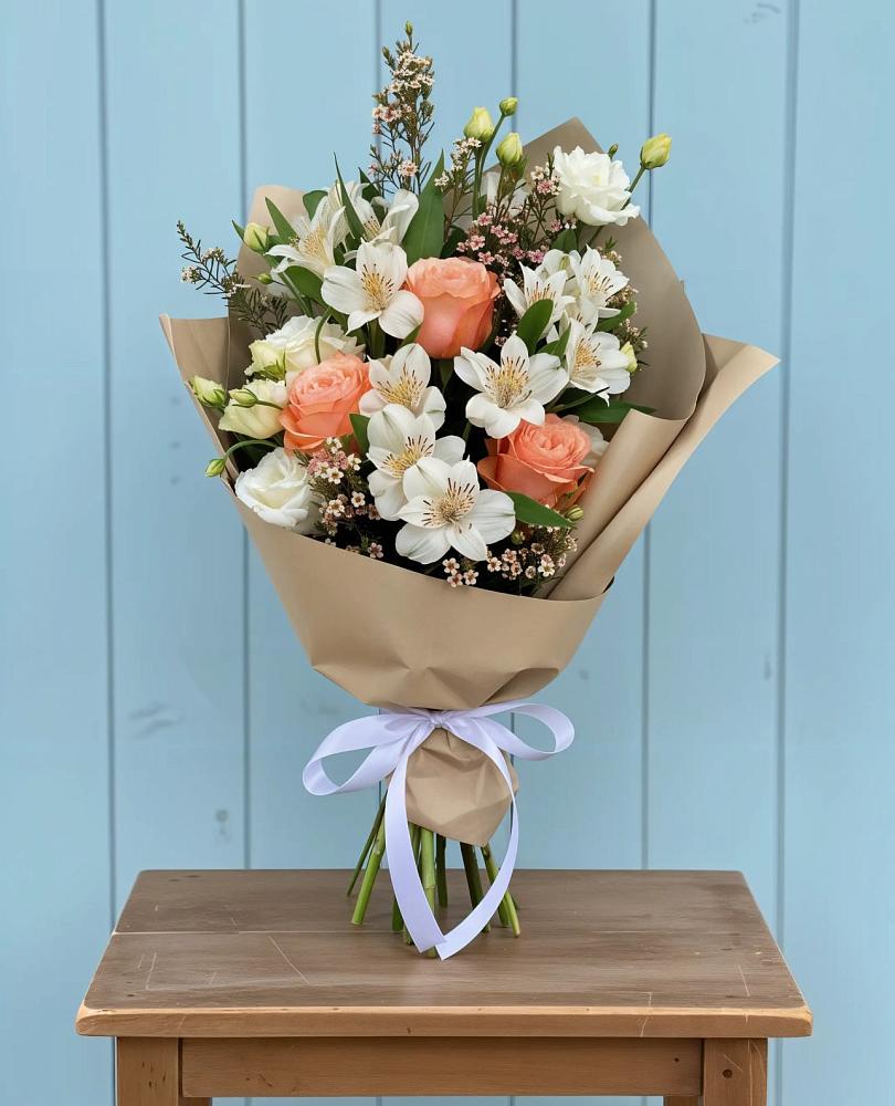 Букет цветов из: Альстромерии, Лизиантусы, Розы и Хризантемы в Лесколово